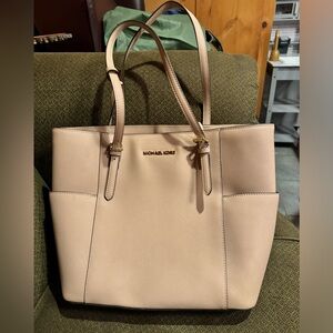 Dusty pink Michael Kors bag
